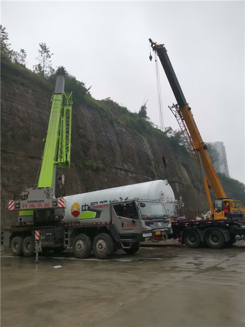 庆城县“不怕风雨冻”—— 吊车的 “恶劣环境适应” 技术